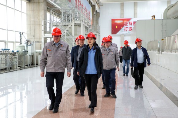 1--YYμŵίίԱܻʦ֣һеˮԴ˾չﰲ.jpg